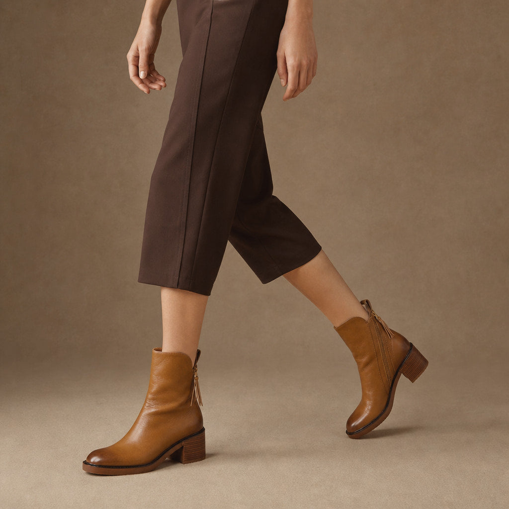 Classic And Sophisticated Leather Block-Heel Ankle Boots Brown – Product Photo