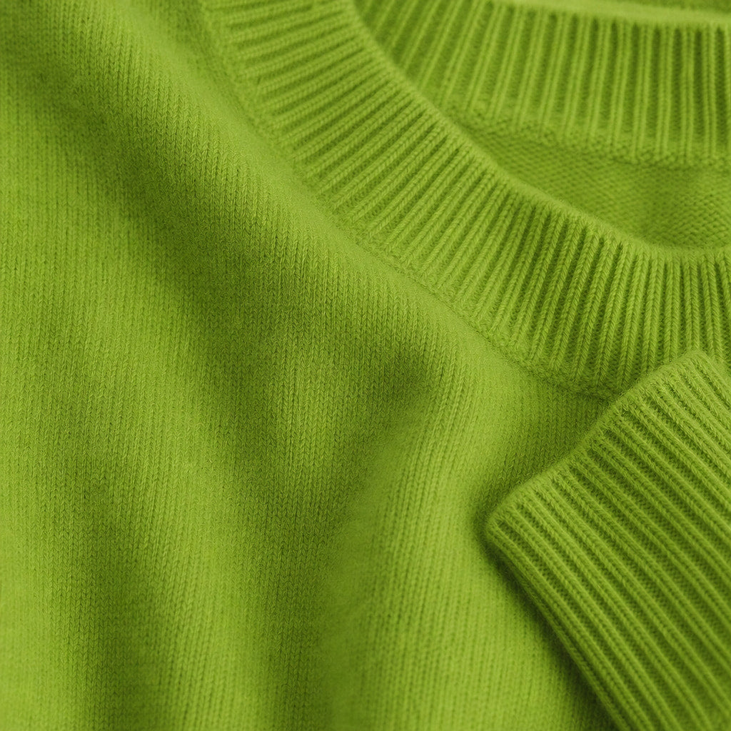 Elegant Women's Cashmere Sweater - Luxuriously Soft and Timeless Orange – Fabric and Detail Close-Up