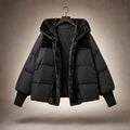 Giacca Puffer Invernale da Donna Oversize con Design Patchwork e Cappuccio Nero – Product Photo