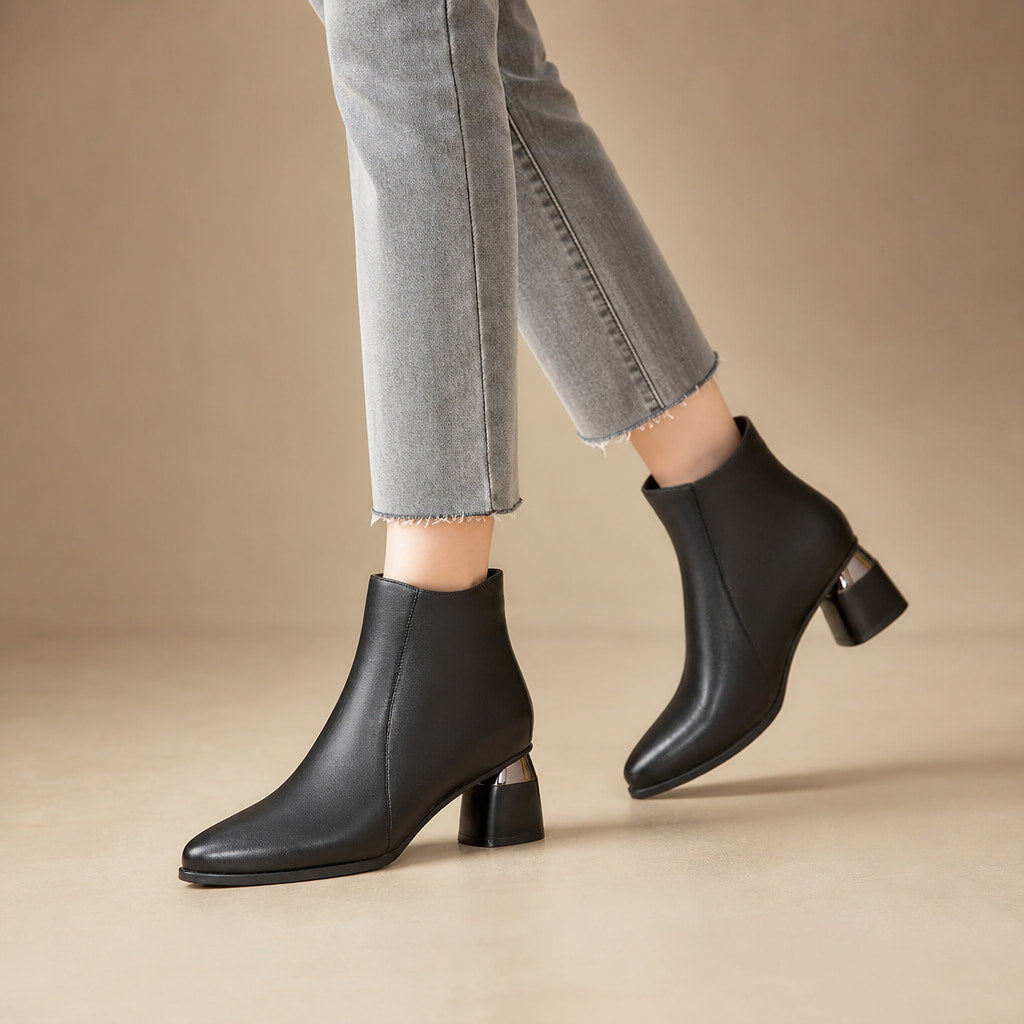 Comfortable And Warm Leather Boots Black – Product Photo