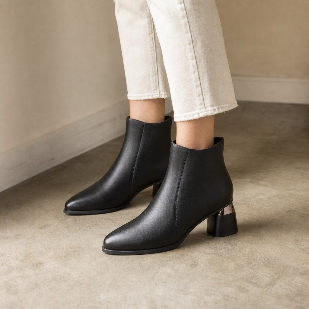 Comfortable And Warm Leather Boots Black – Styled Editorial Shot, Detail